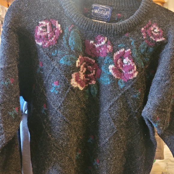Vintage 100% Wool, Woolrich L, Floral Sweater NEW FEEL AND LOOKS HARDLY WORN - Picture 3 of 10